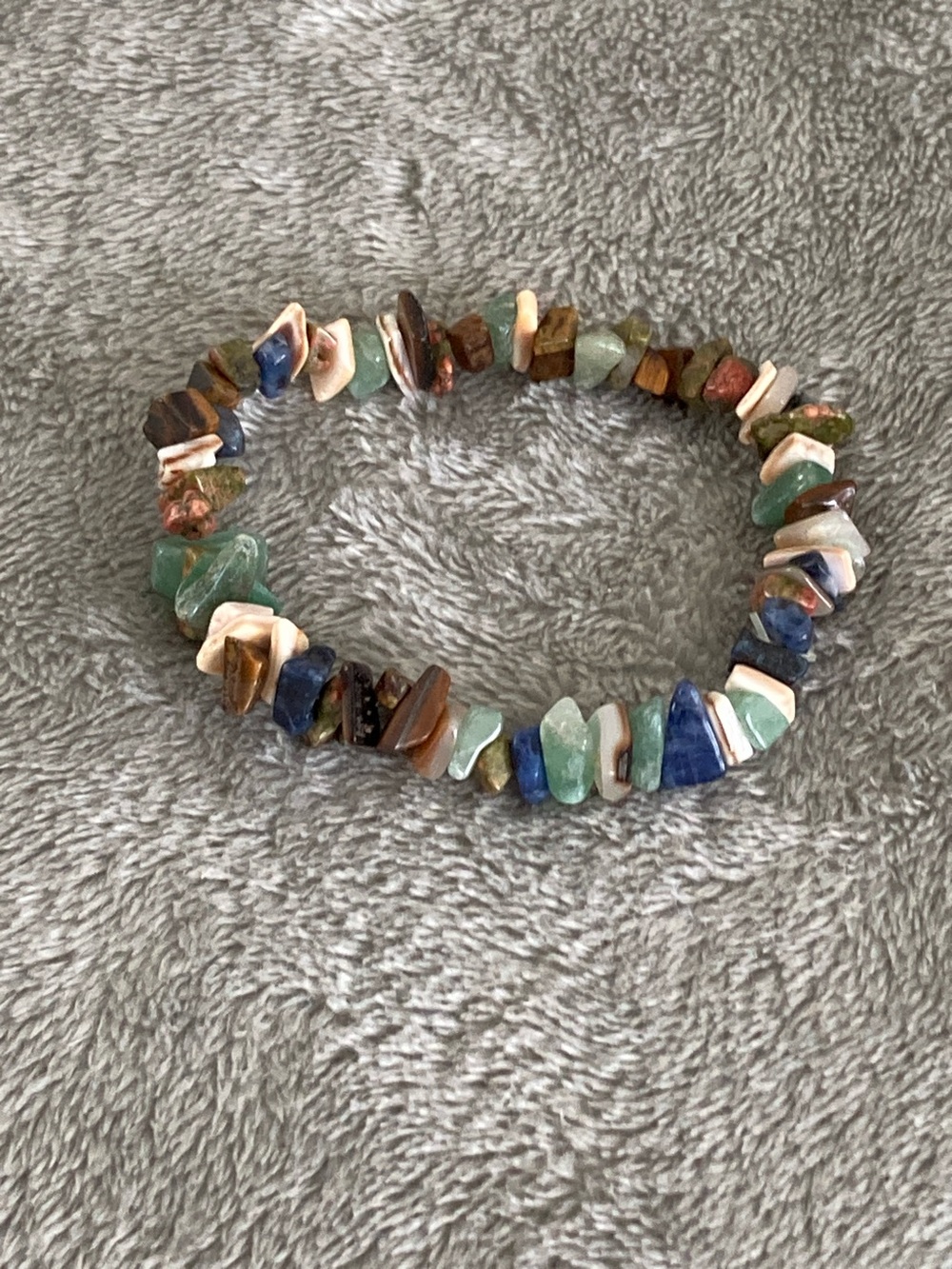 Chip faux stone bead bracelet